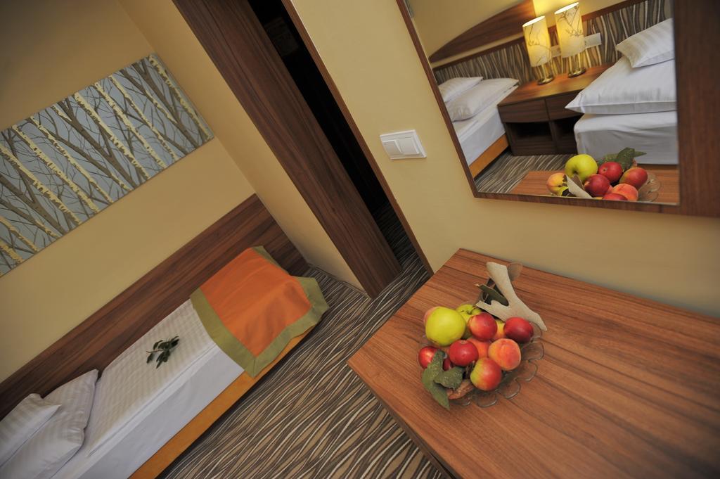 Park Hotel Gyula Zimmer foto