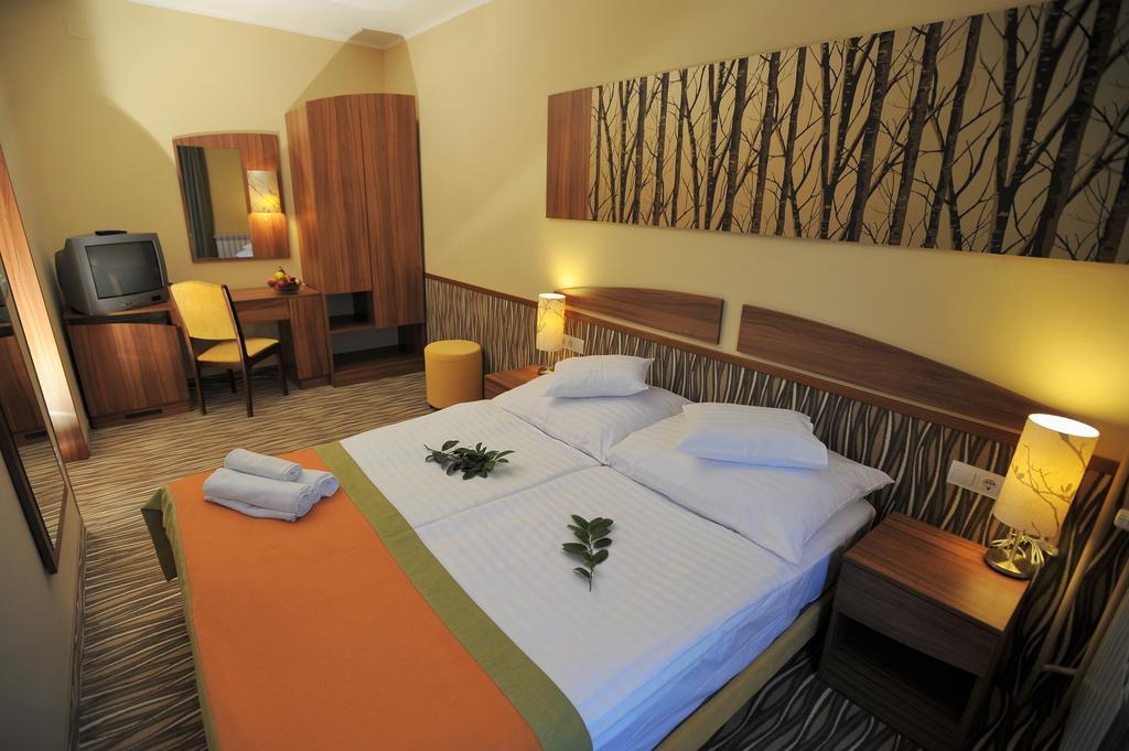 Park Hotel Gyula Zimmer foto