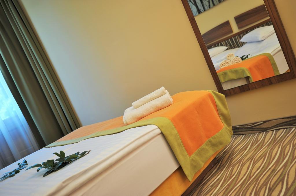 Park Hotel Gyula Zimmer foto
