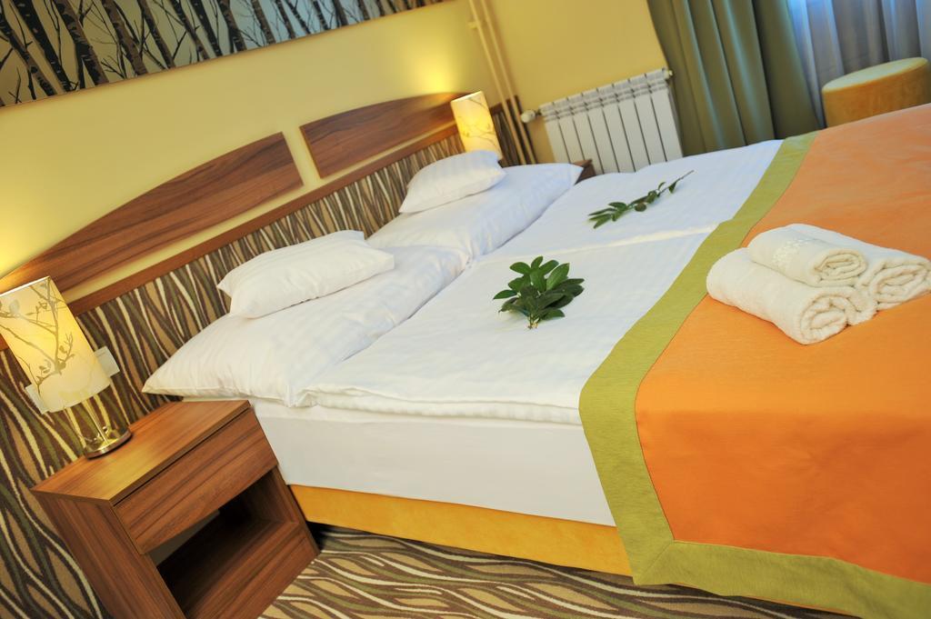 Park Hotel Gyula Zimmer foto